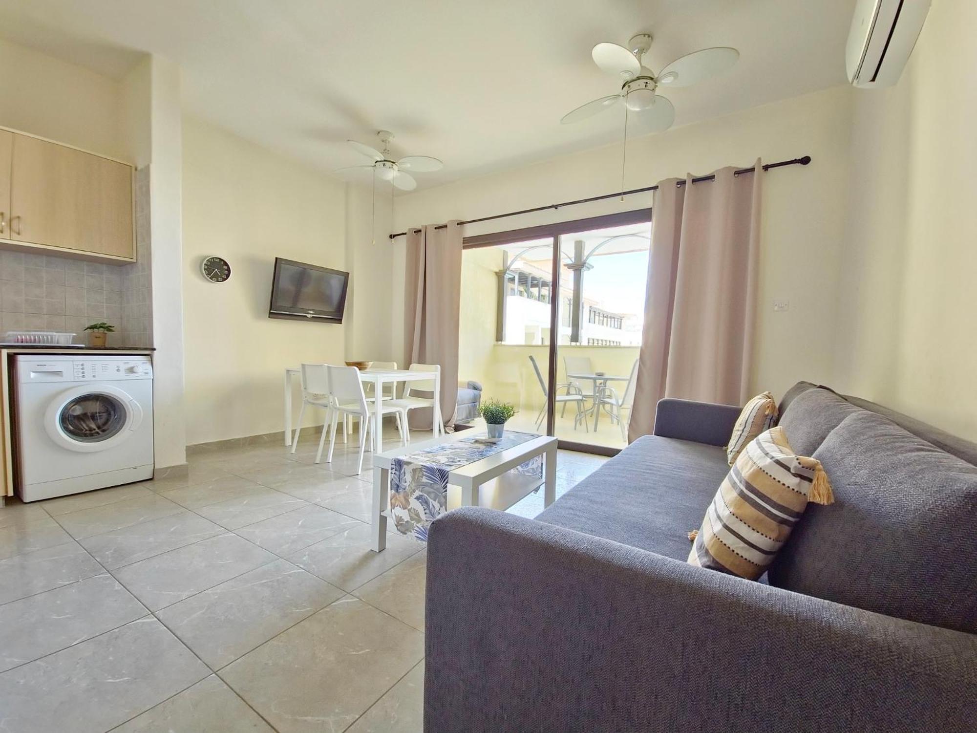 Queen Anna's Dream 1 Bedroom Пафос