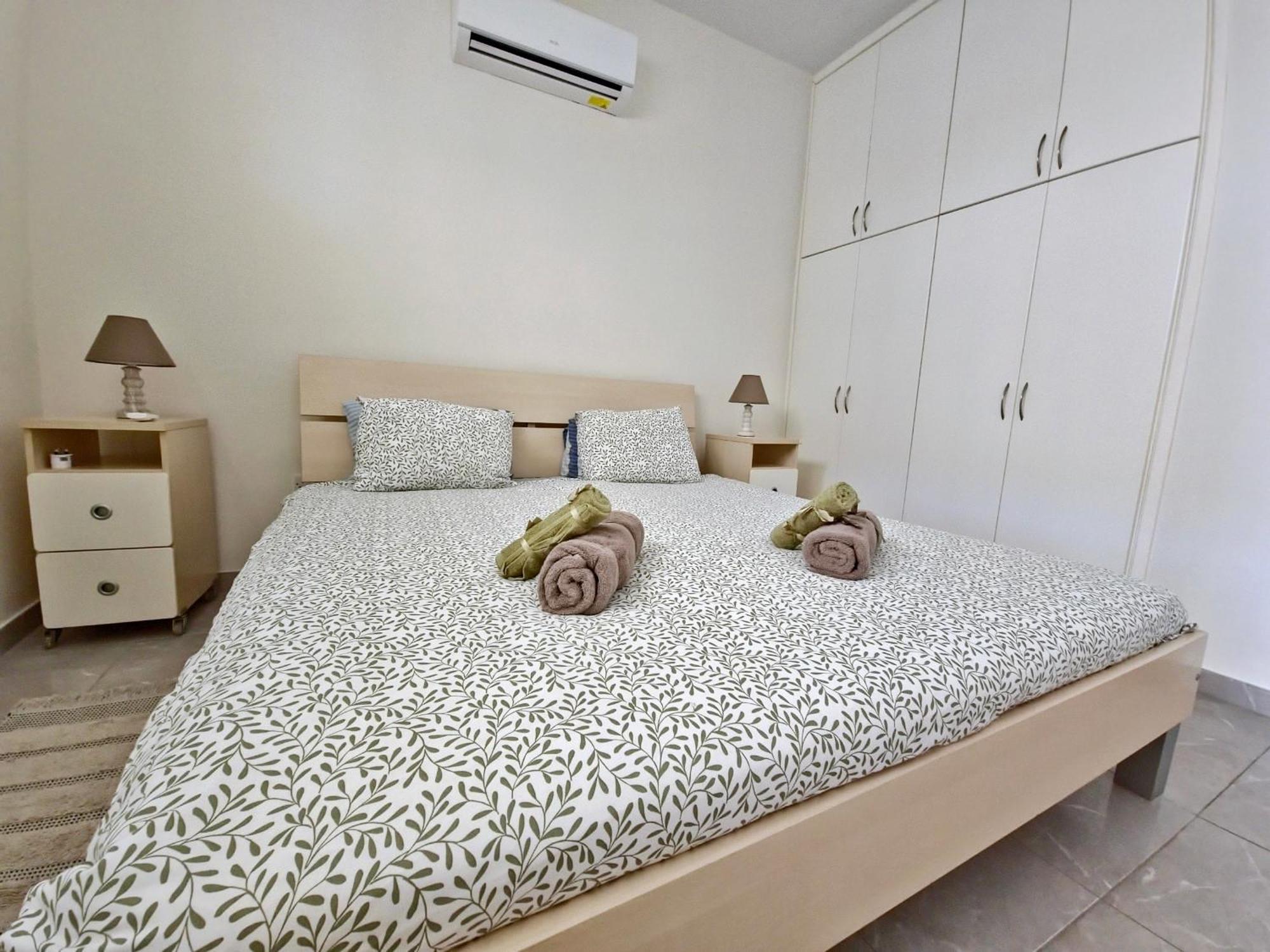 Queen Anna's Dream 1 Bedroom Пафос