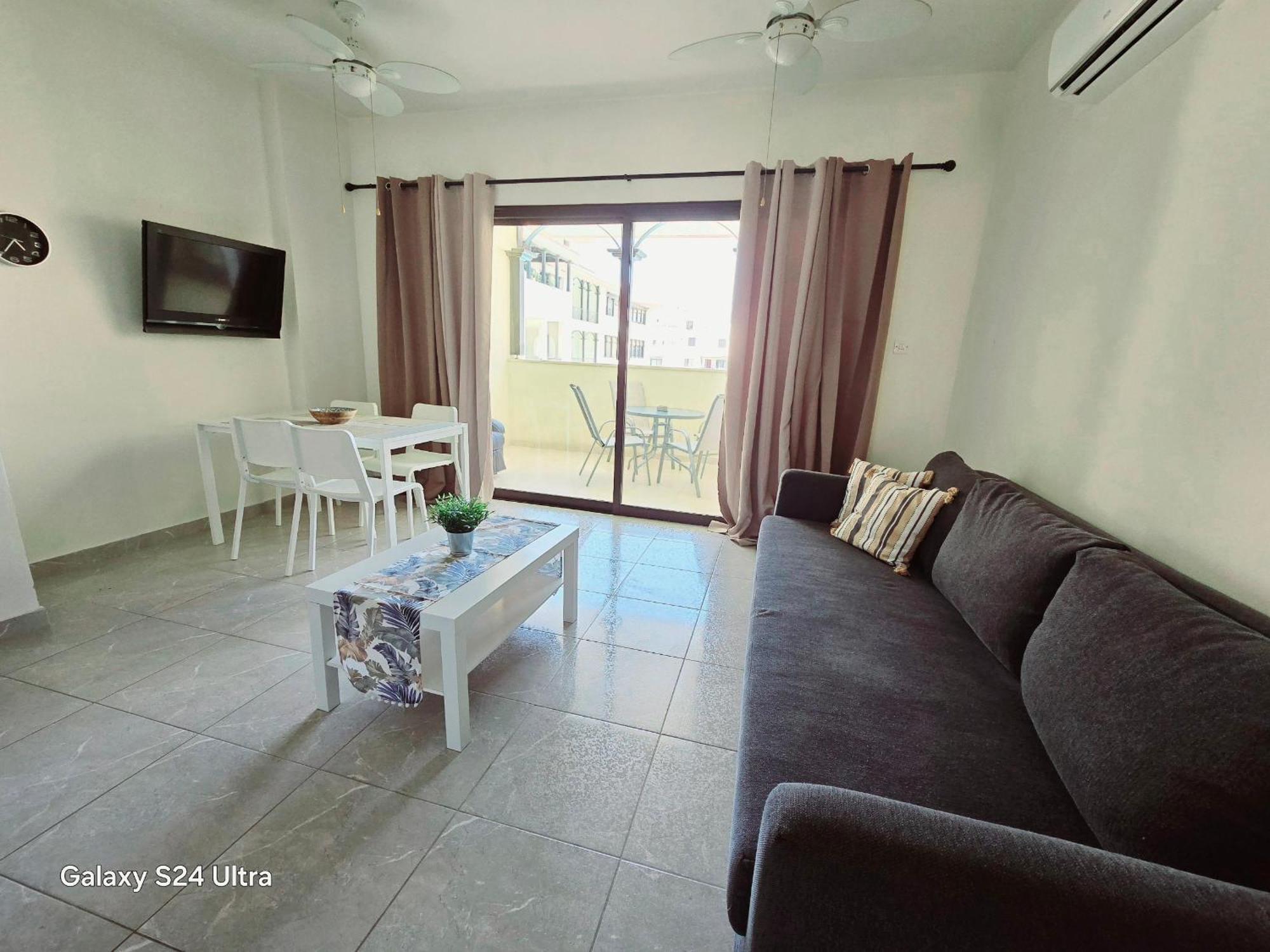 Queen Anna's Dream 1 Bedroom Пафос
